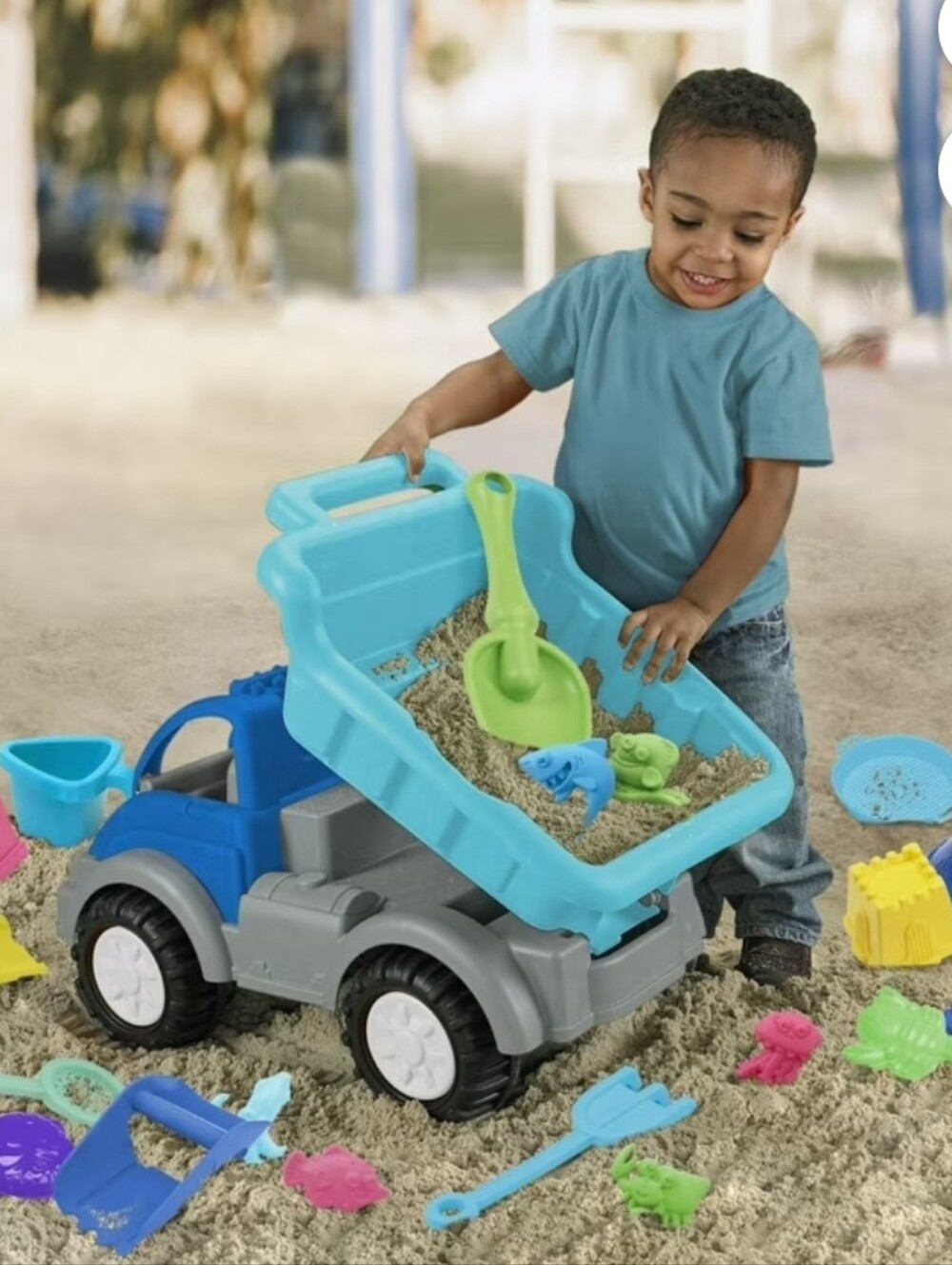 American Plastic Toys: Dump Truck W/ Sand Toysl